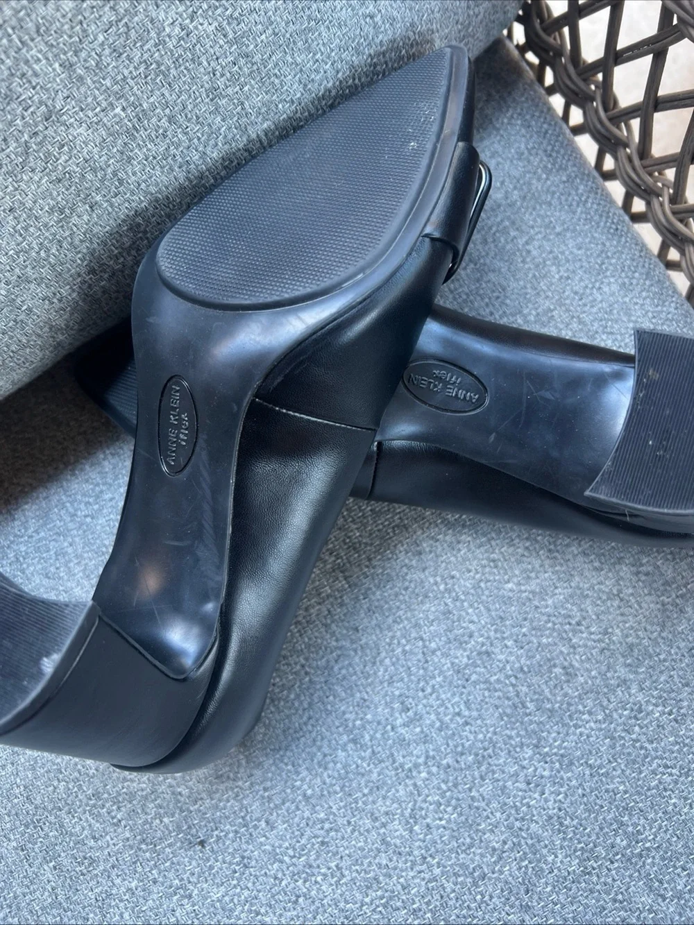 Anne Klein iFlex Bentley Black Leather Pointed Toe Buckle BlockHeel Pumps Sz 8.5